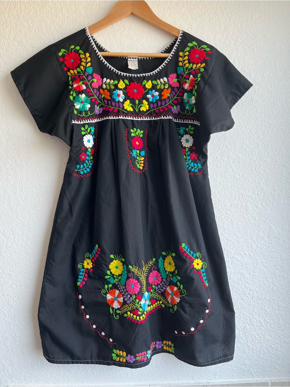 Women’s SMALL Traditional Mexican Black Embroidered Floral Dress